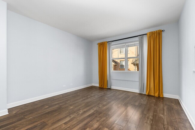 Foto del edificio - 1044 N Claremont Dr