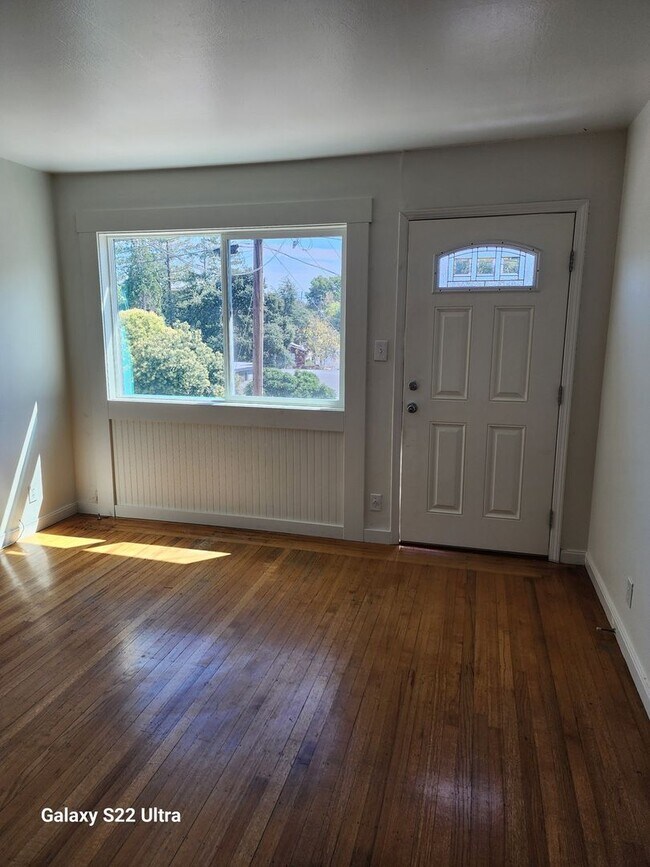 Building Photo - 2 Bedroom Duplex in Martinez