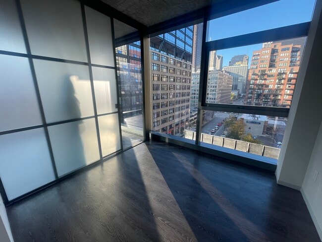 Building Photo - 747 S Dearborn St