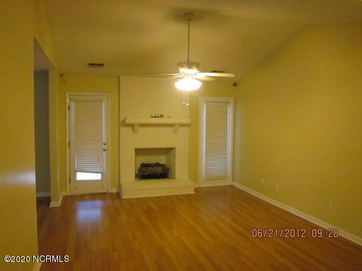 Building Photo - 201 Wedgewood Dr