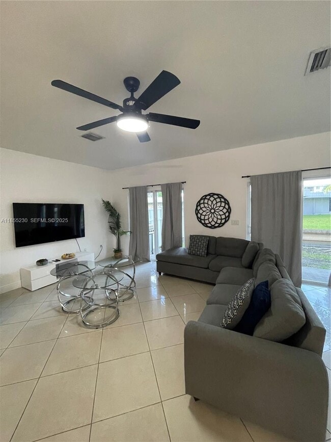 Foto del edificio - 3450 NW 17th Terrace