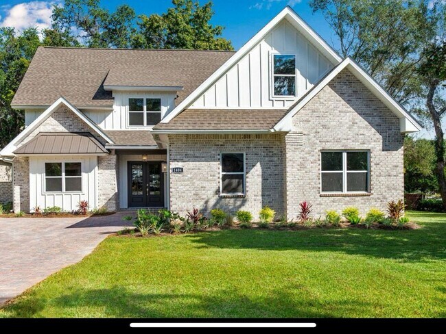 Building Photo - 5 Bedroom Single Family Home in Gulf Breeze