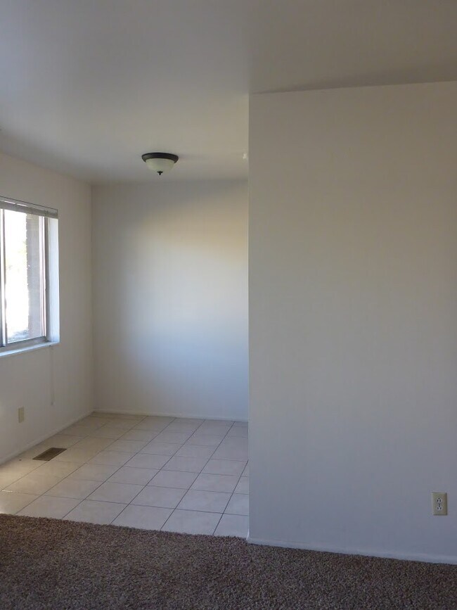 Foto del edificio - 545 Stringham Ave