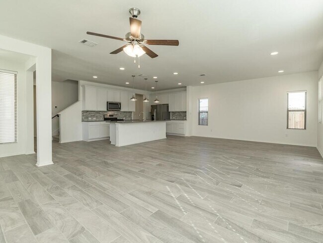 Building Photo - 9113 Garnet Dr