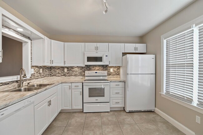 Building Photo - 329 Cold Spring Pl