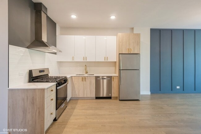 Building Photo - 841 N Mozart St