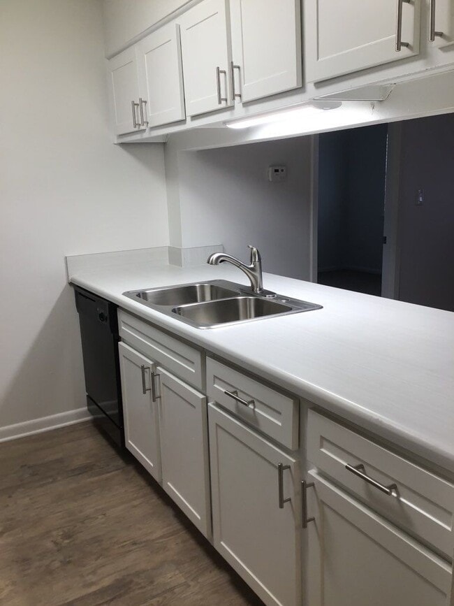 Building Photo - Elevate at 604 West