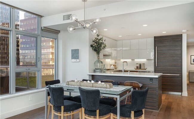 Building Photo - Insignia Condominiums ~ Belltown