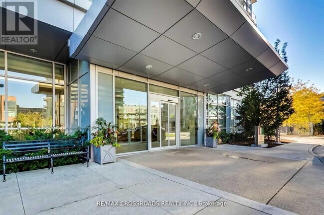 Building Photo - 66-P66 Forest Manor Rd