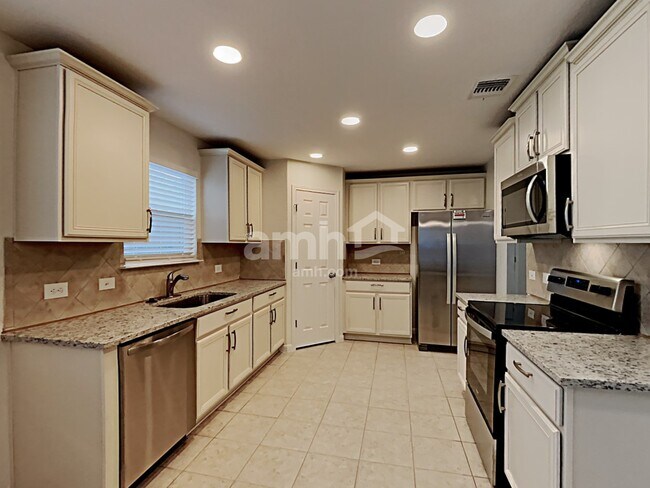 Building Photo - 1038 Lauren St