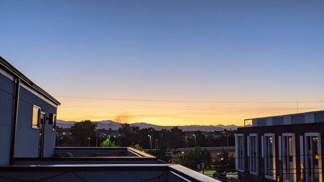 Roofdeck sunsets never get old! - 2179 S Cherokee St