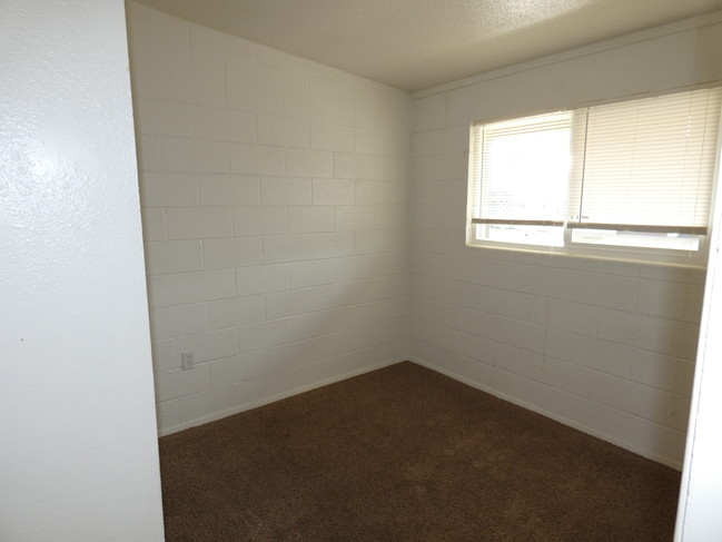 Building Photo - 2620 N Juniper Ave