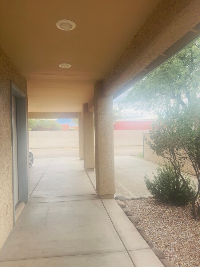 Building Photo - 8981 E Golf Links Rd