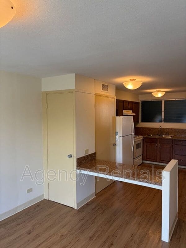 Building Photo - 1519 Nehoa St