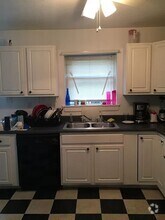 Building Photo - 1208 W Clay St