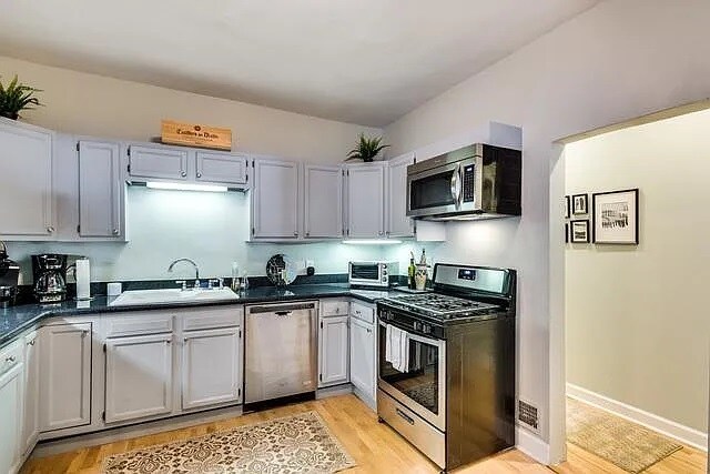 Foto del edificio - 2119 W Fletcher St