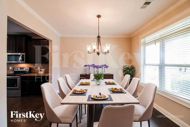 Building Photo - 113 Village Pl