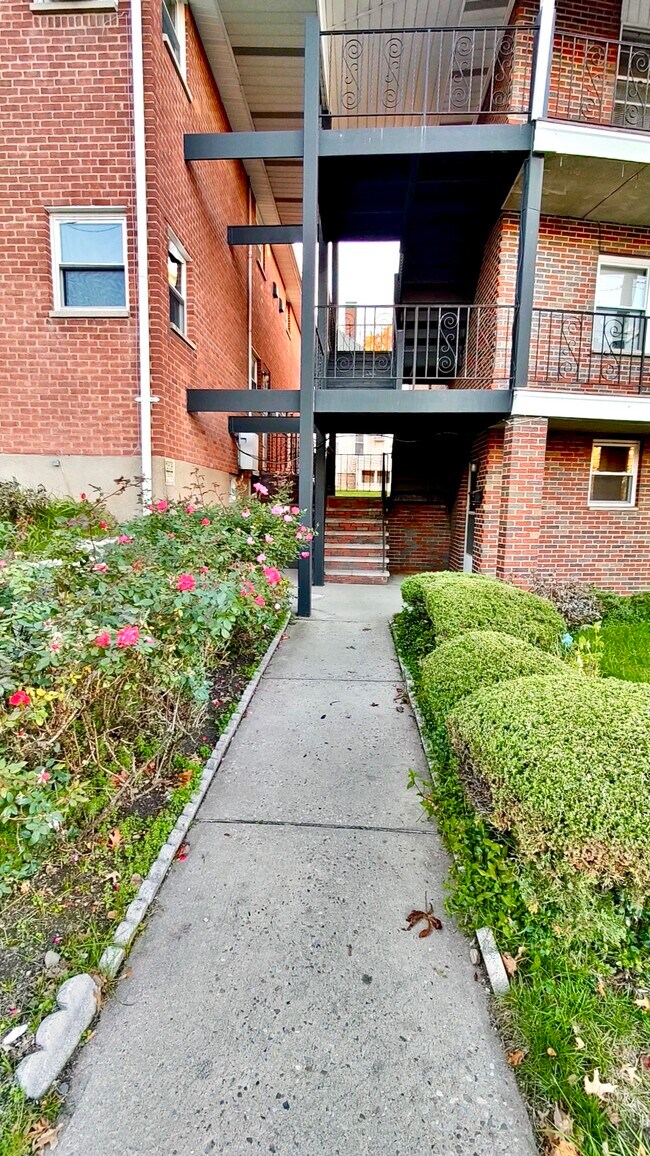 Building Photo - 111 Terrace Pl