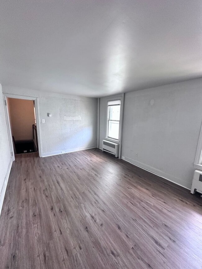Building Photo - 587 W Princess St