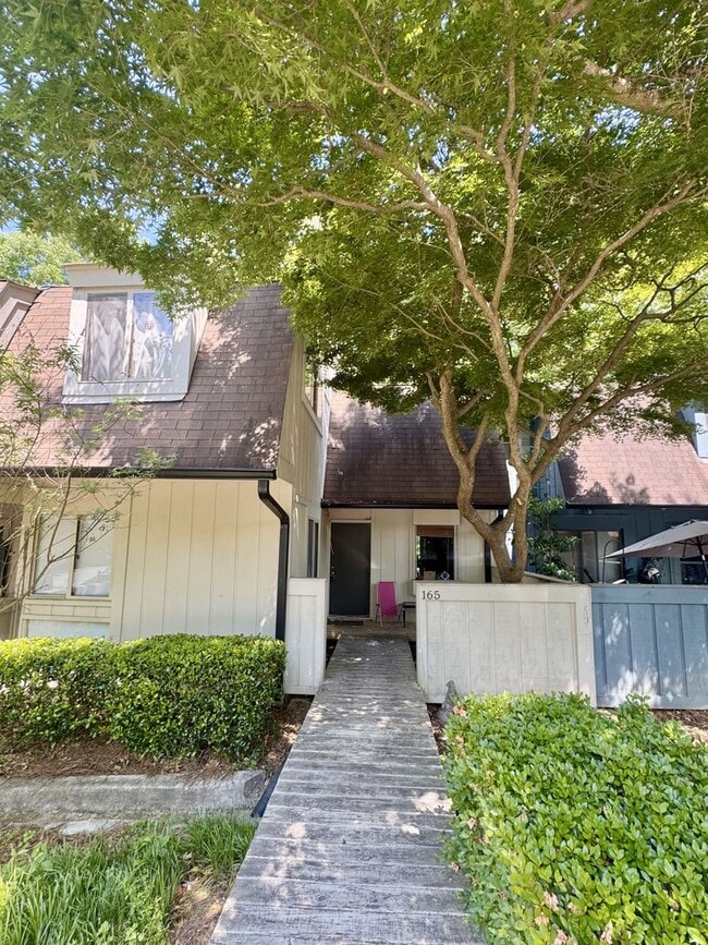 Photo - 165 Woodstone Dr House