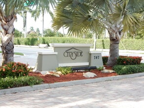 Building Photo - 990 Millbrae Ct