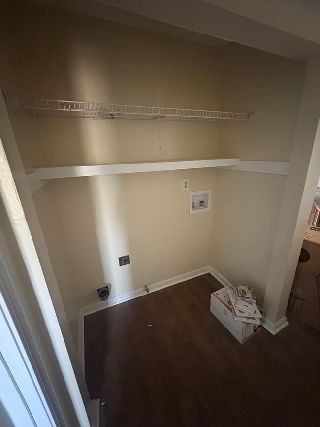 Building Photo - 4 bedroom home in Sherwood. Central air and heat.