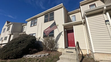 Building Photo - 53 Scotch Pine Dr