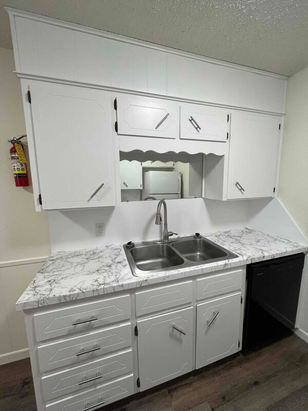 Building Photo - 1702 Kirk Ave