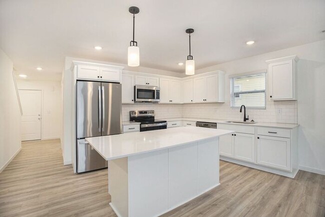 Foto del edificio - 201 Creek Pointe Cir