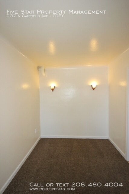 Building Photo - 907 N Garfield Ave
