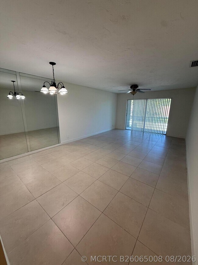 Building Photo - 5515 N Lakewood Cir