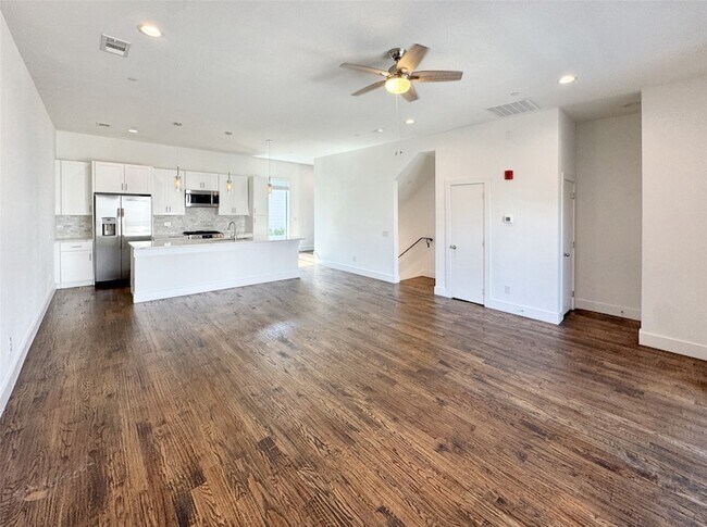 Photo - 1931 N Prairie Ave Townhome