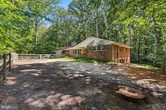 Building Photo - 2710 Hidden Valley Rd