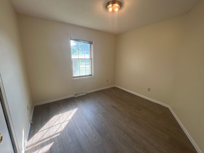 Building Photo - Available Now! 3 BEDROOM 2 BATH IN WESTCHE...