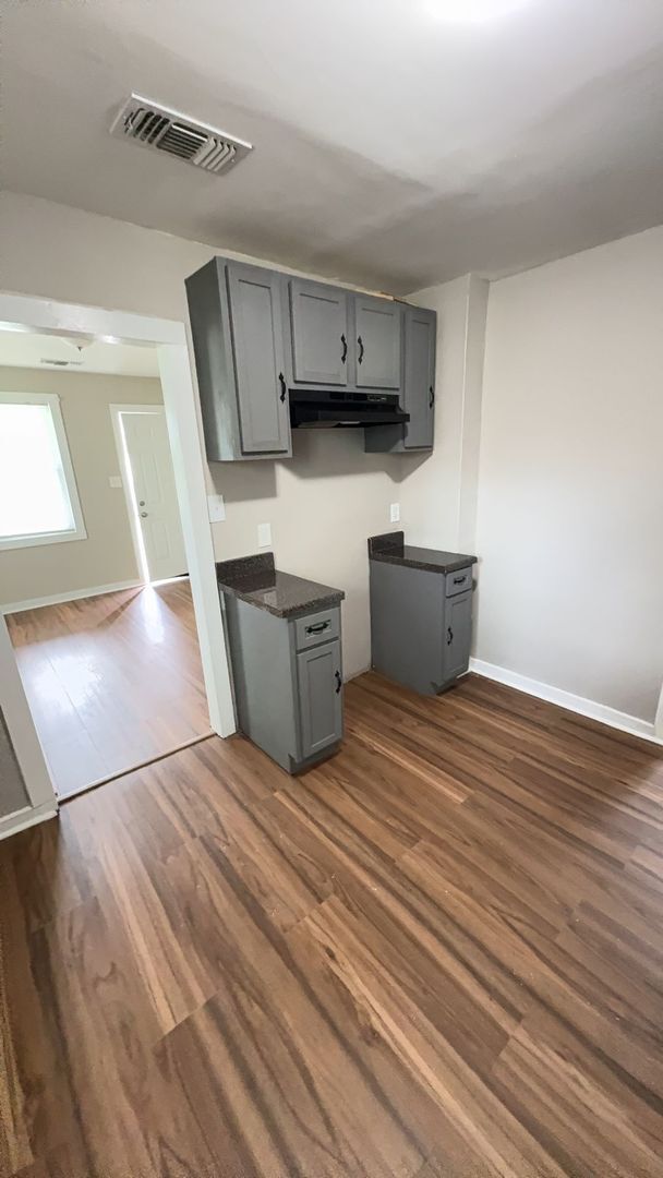 Foto del edificio - Spacious 4 Bedroom / 2 Bath Home – Fully Updated – Open To Section 8
