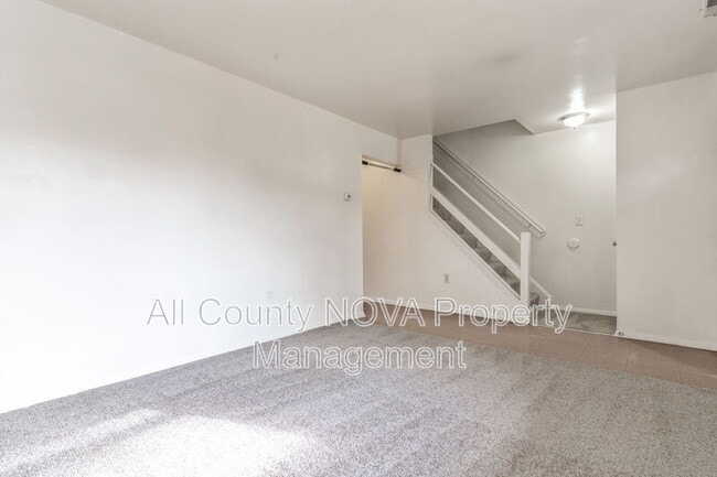 Building Photo - 124 Manor Ln