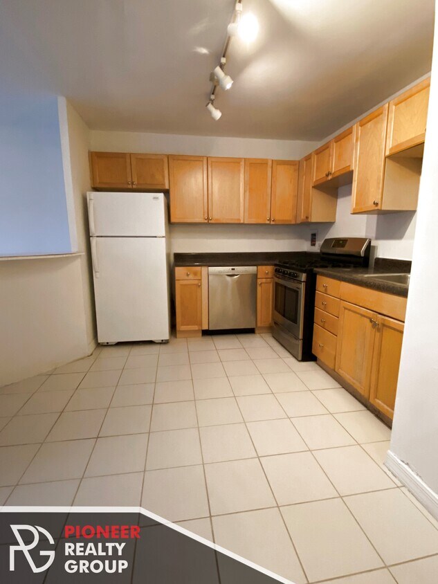 3950 N Lake Shore Dr, Chicago, IL 60613 Apartments in Chicago, IL