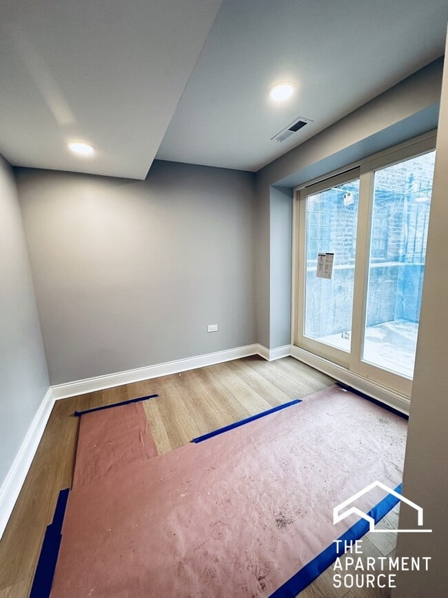 Building Photo - 901 W Agatite Ave