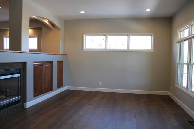 Building Photo - 8236 Hidden Cove Ct