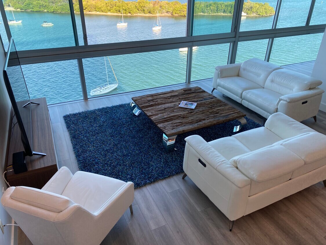 Living room - 7934 West Dr