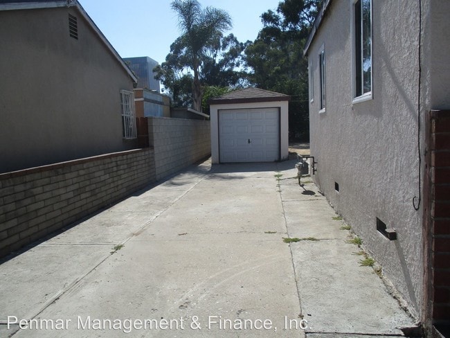 Building Photo - 9807 Redfern Ave