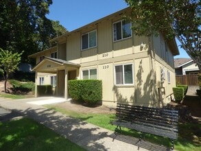 Building Photo - 228 Stoneway Dr NW