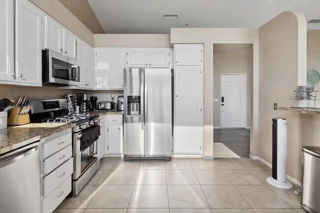 Building Photo - 9693 El Rio Ln