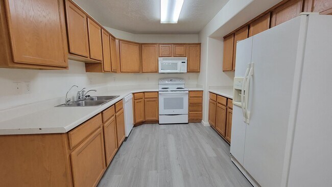 Building Photo - Willow Springs Condo