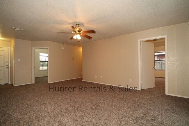 Building Photo - 4604 Fieldcrest Dr