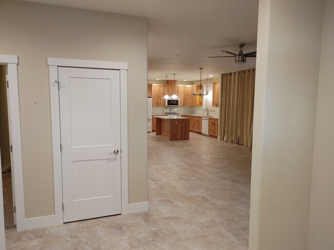 Foto del edificio - 801 NW Rimrock Dr