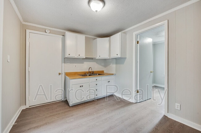 Building Photo - 9333 Kendall Dr