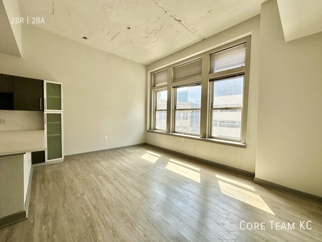Building Photo - 306 E. 12th St.-209