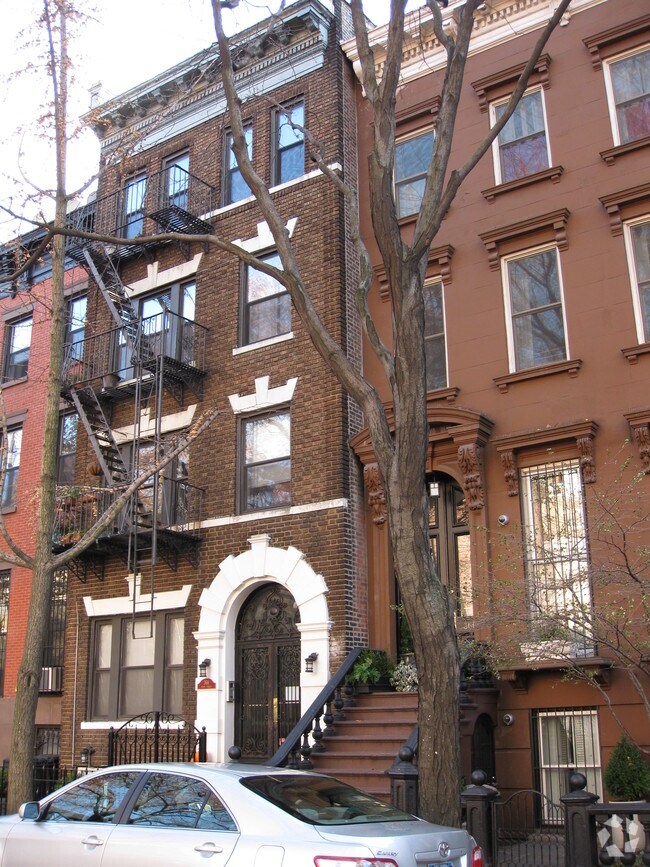Building Photo - 368 State St