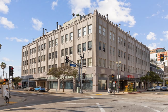 Building Photo - 115 W 4th St